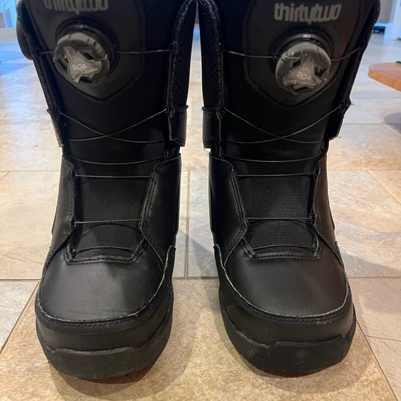 Thritytwo Shoes - Women's Black Athletic Shoes